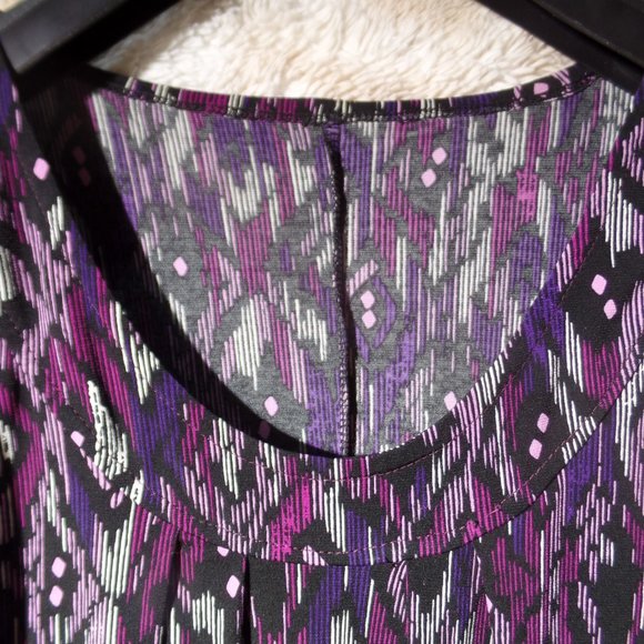 Roz & Ali black stretchy top with purple & pink geometric design 1X - Picture 3 of 5